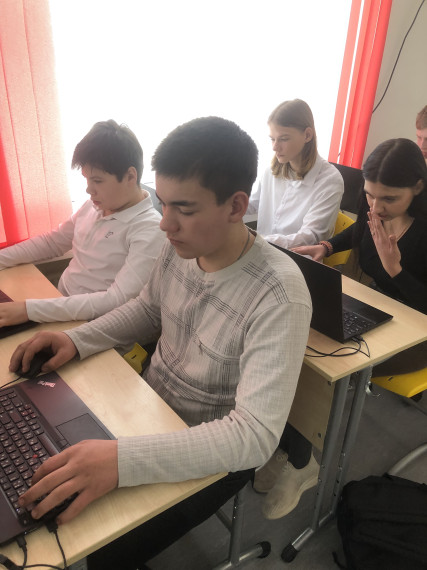 Занятие в мобильном Кванториуме.